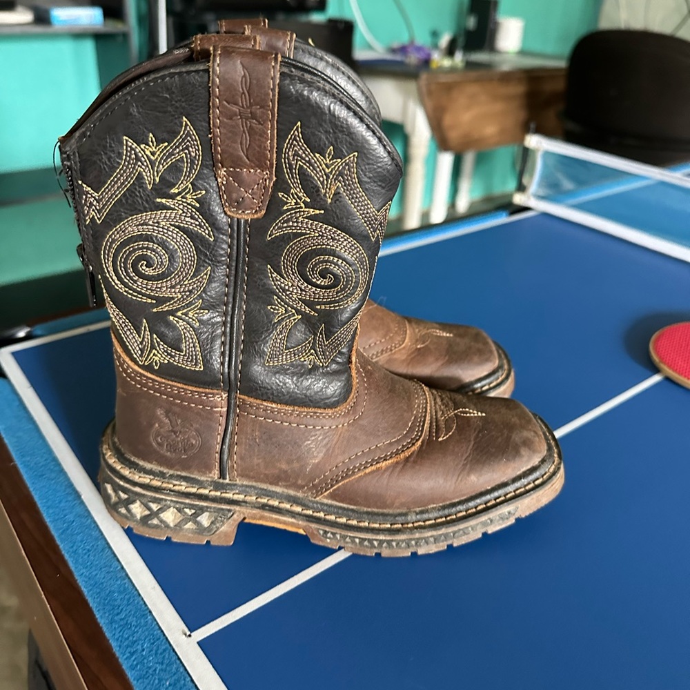 Cowboy boots barely wore